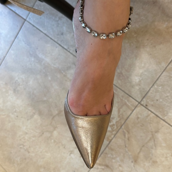 Manolo Blahnik aged gold pumps - Picture 5 of 8